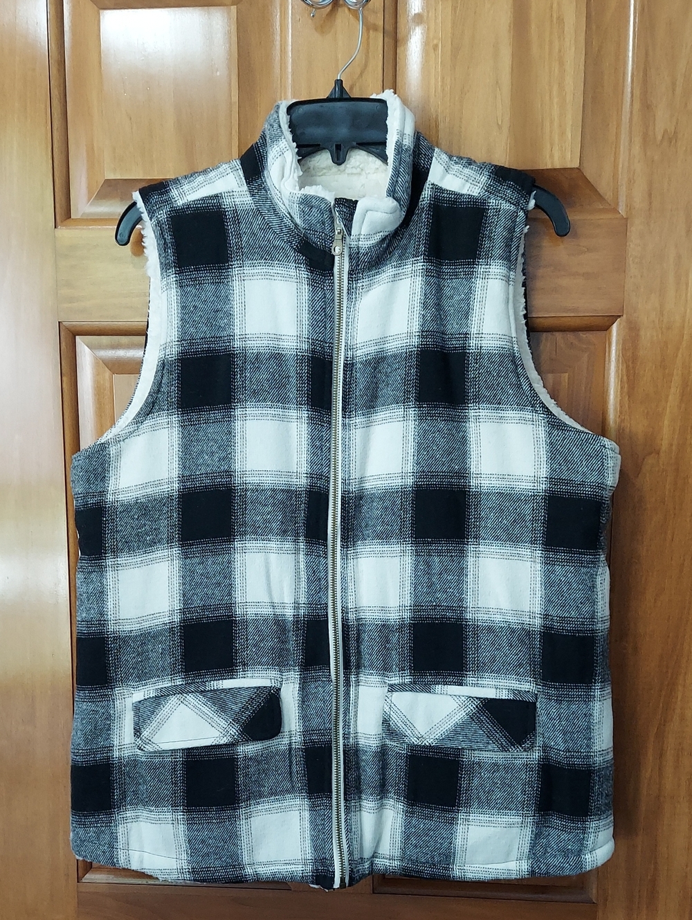 Maurices Black & White Plaid Flannel Jacket Vest, Inside Warm Cozy Sherpa, Large
